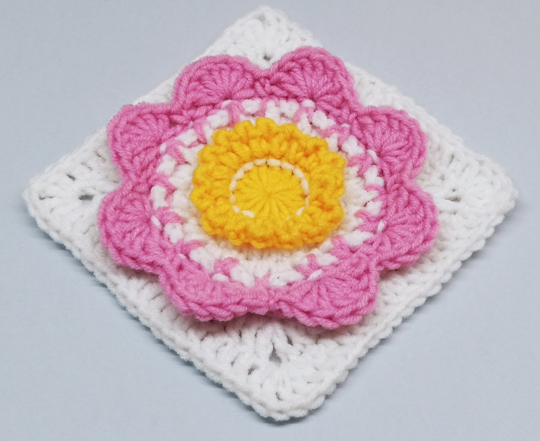 Read more about the article Crochet Flower Granny Square Pattern / Crochet Motif #13