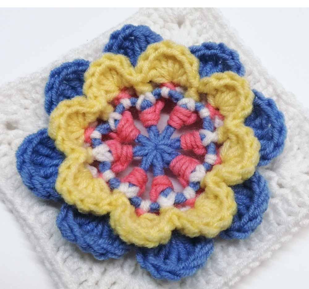 You are currently viewing Crochet granny square with 3D flower / Crochet Motif #57
