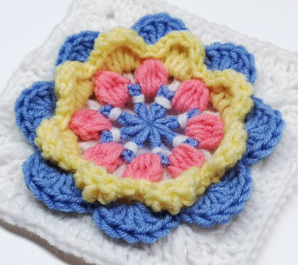 You are currently viewing Crochet square for baby girl floral blanket / Crochet Motif #53