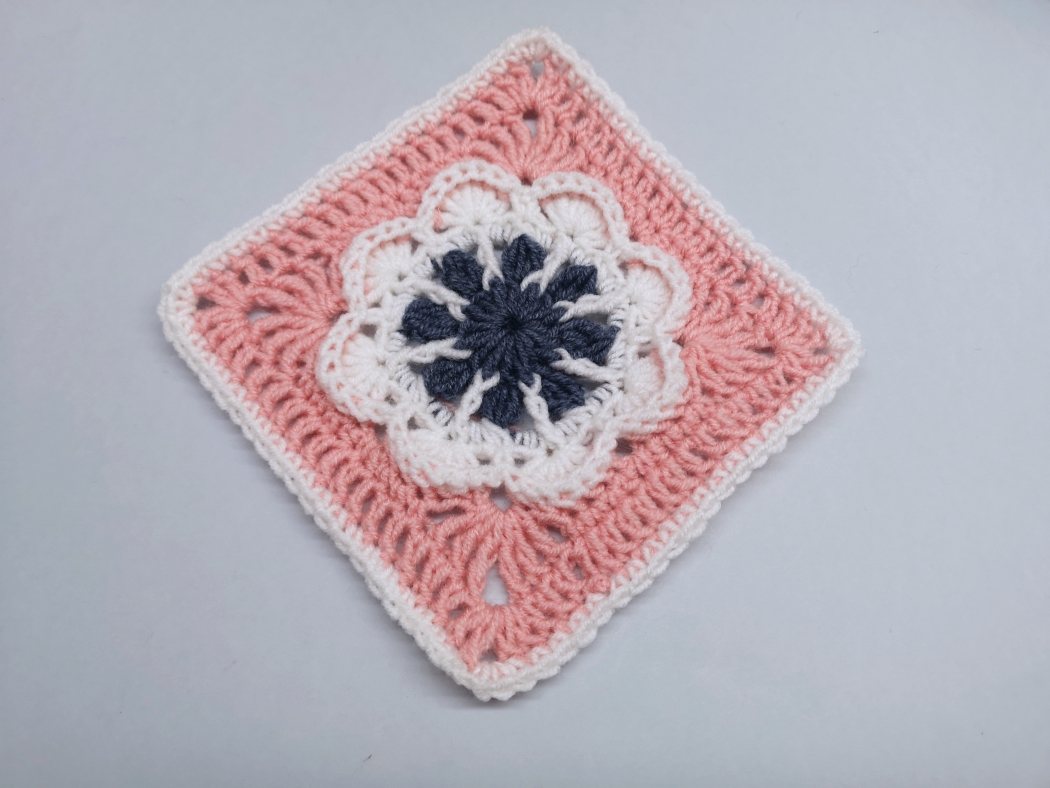 Read more about the article Crochet granny square pattern / Crochet Motif #96