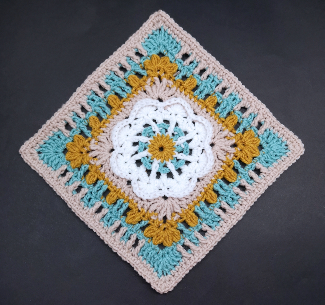 Read more about the article Crochet granny square pattern / Crochet Motif #104