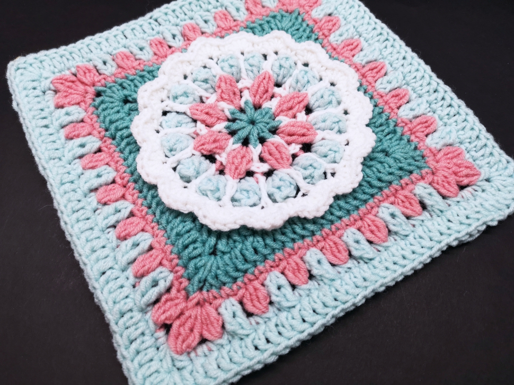 Read more about the article Crochet granny square pattern / Crochet Motif #112