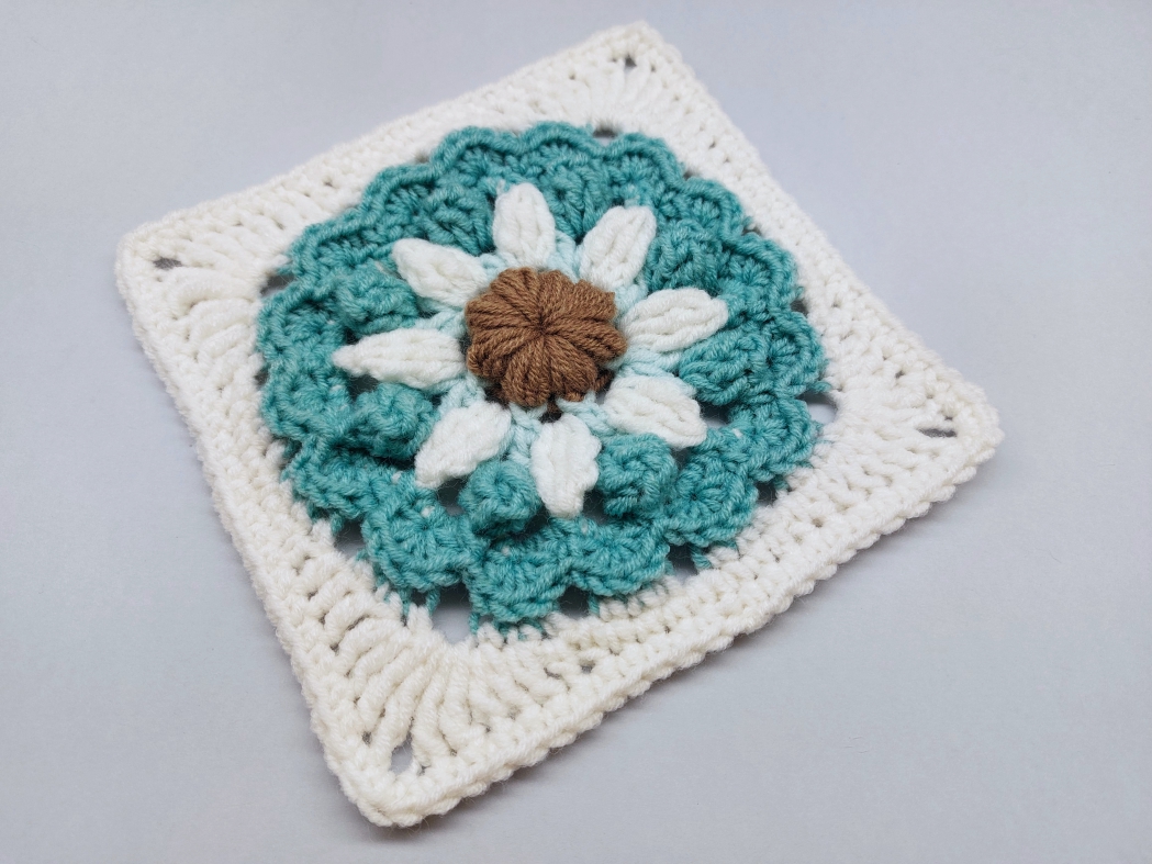 Read more about the article Crochet granny square pattern / Crochet Motif #120