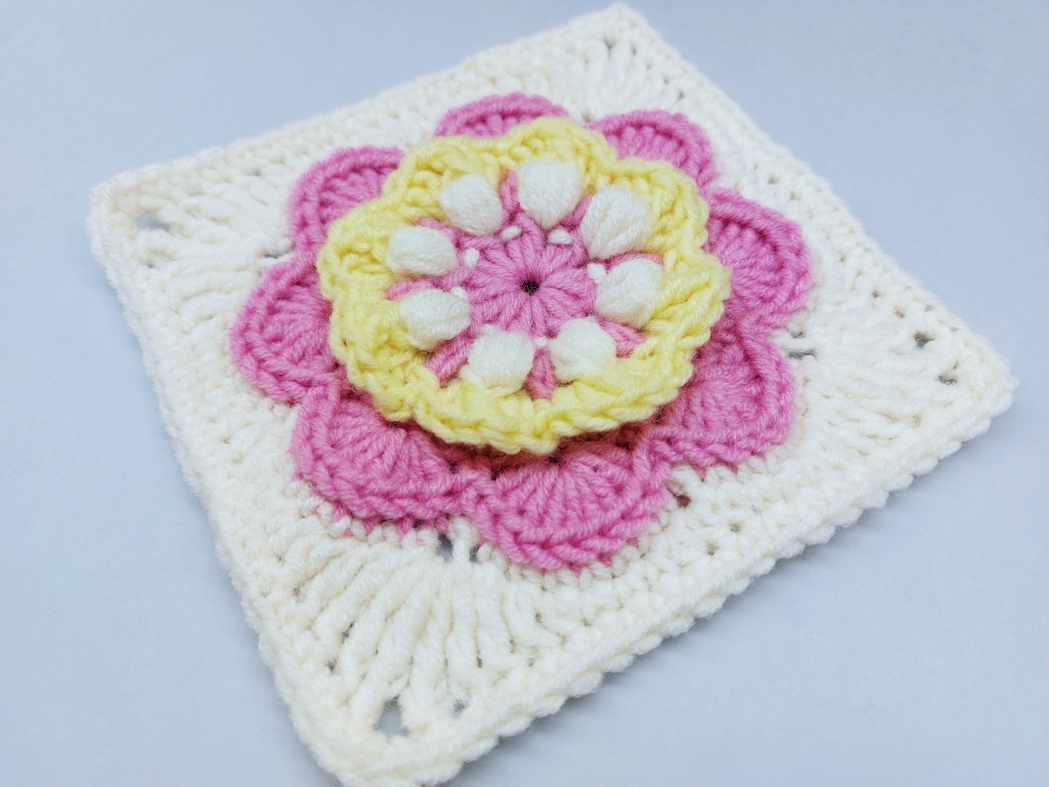 Read more about the article Crochet granny square pattern / Crochet Motif #123