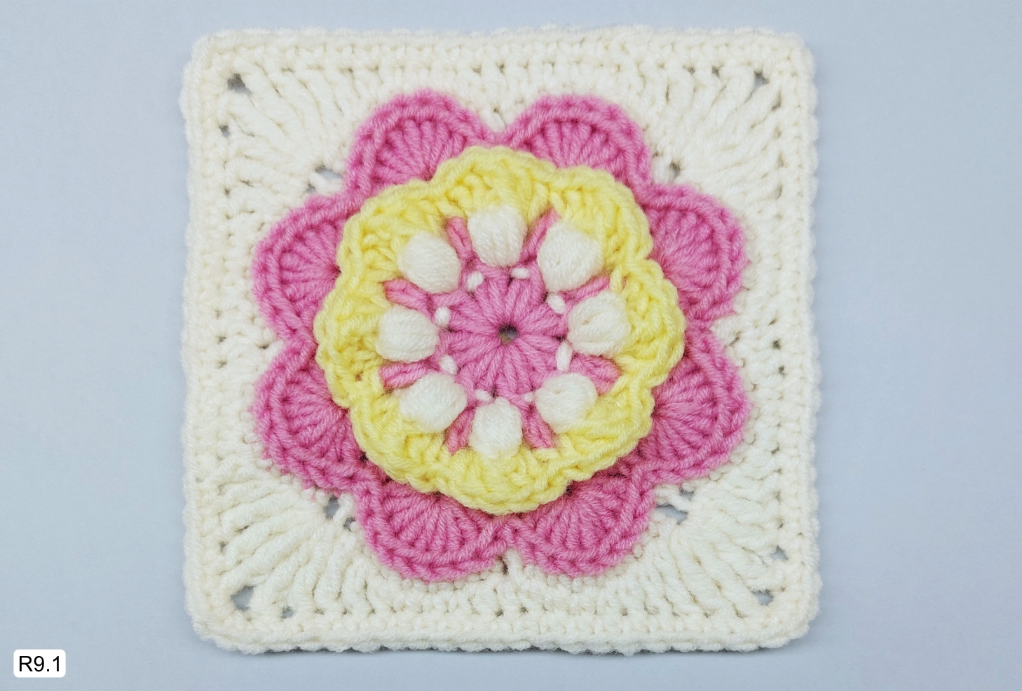 Crochet granny square pattern / Crochet Motif #123 – vcrochetpatterns