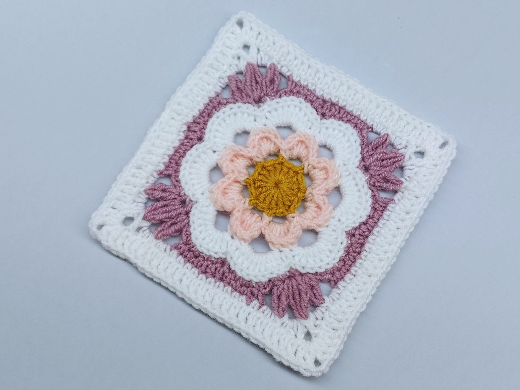 Read more about the article Crochet granny square pattern / Motif #126
