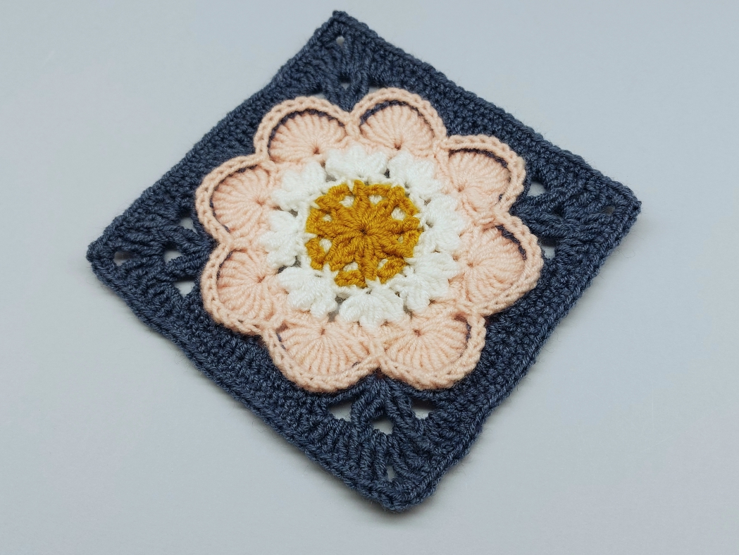 Read more about the article Crochet granny square pattern / Motif #130