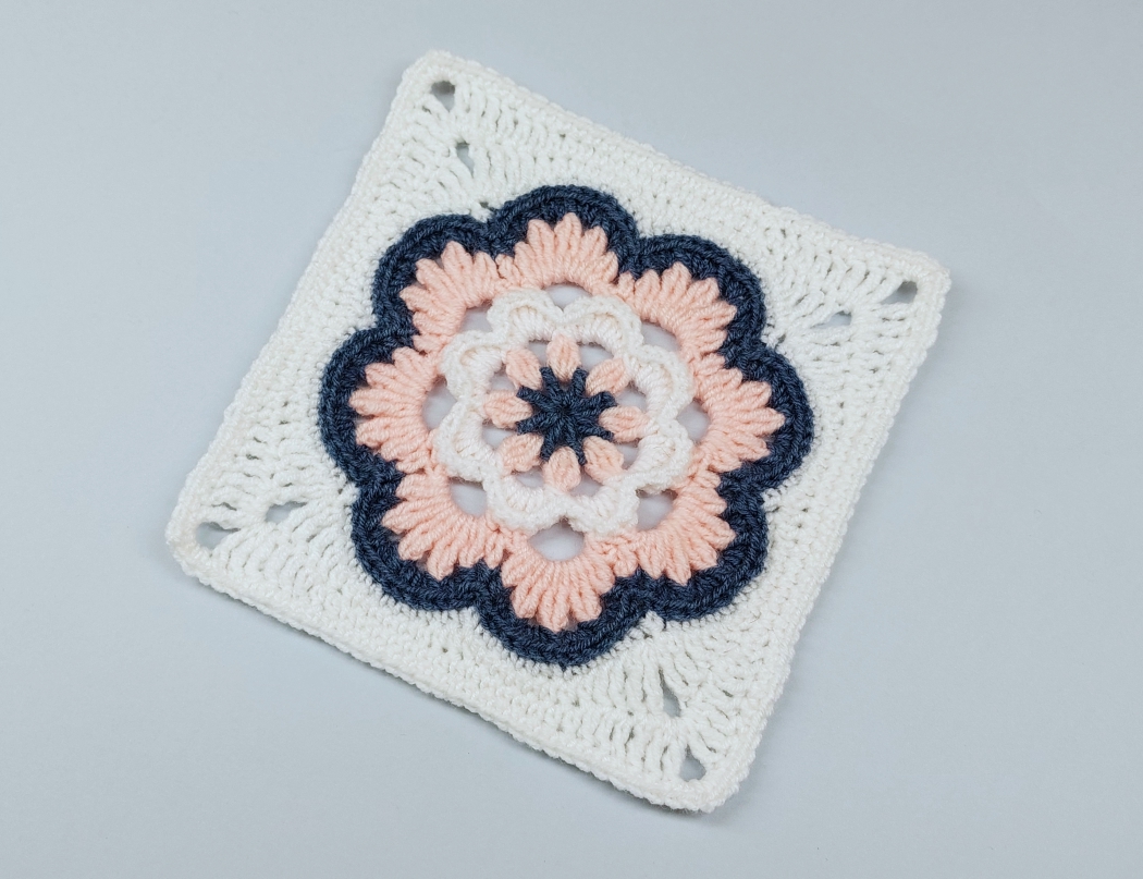 Read more about the article Crochet granny square pattern / Motif #138